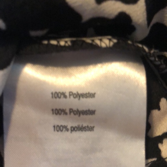 🌺🌺Host Pick🌺🌺 Motherhood Maternity Black and White Sleeveless Floral Top - Picture 7 of 7